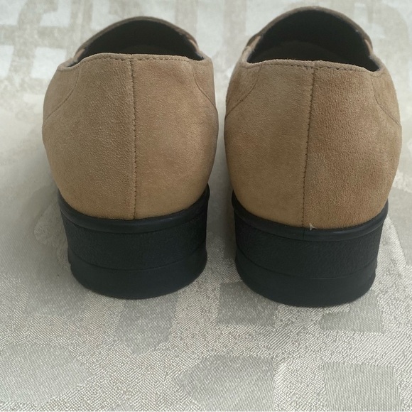 Naturalizer Beige Suede Loafers Size 6AA - Picture 5 of 10